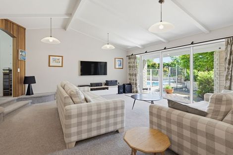 Photo of property in 21 Rawene Street, Waikanae, 5036