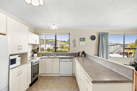 Photo of property in 18 Cottonwood Place, Kawakawa Bay, Papakura, 2585