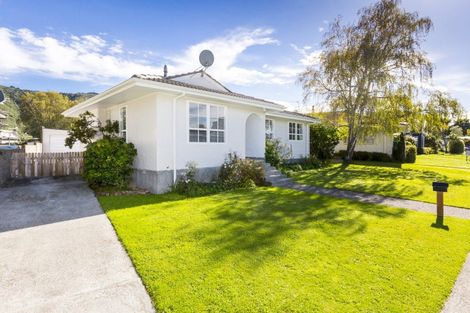 Photo of property in 5 Akron Grove, Totara Park, Upper Hutt, 5018