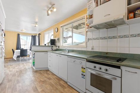 Photo of property in 16 Bowater Place, Manurewa, Auckland, 2102