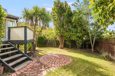 Photo of property in 5 Newnham Court, Tawa, Wellington, 5028