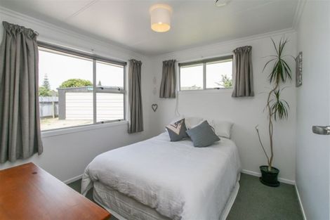 Photo of property in 3 Karaka Street, Inglewood, 4330