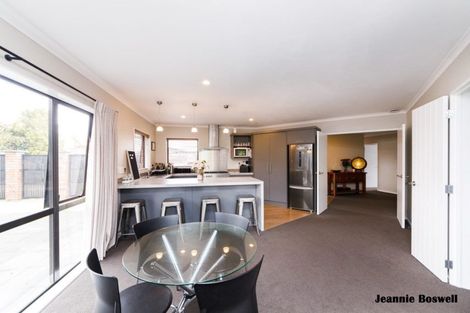 Photo of property in 40 Tennyson Avenue, Kelvin Grove, Palmerston North, 4414
