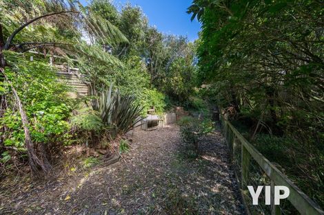 Photo of property in 4 Fernhaven Grove, Newlands, Wellington, 6037