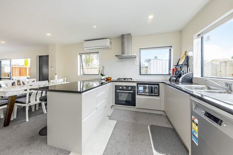 Photo of property in 3a Hinton Place, Weymouth, Auckland, 2103