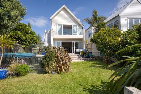 Photo of property in 7a Torkar Road, Clarks Beach, 2122