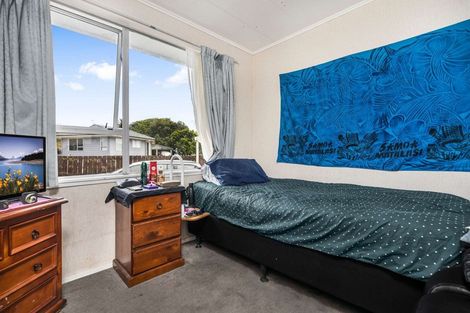 Photo of property in 21 Ngatira Place, Clendon Park, Auckland, 2103