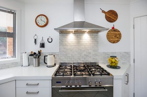 Photo of property in 18 Medallion Court, Kelvin Grove, Palmerston North, 4414