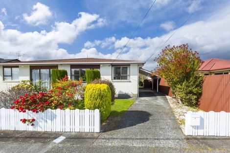 Photo of property in 2/48 Kowhai Avenue, Ebdentown, Upper Hutt, 5018