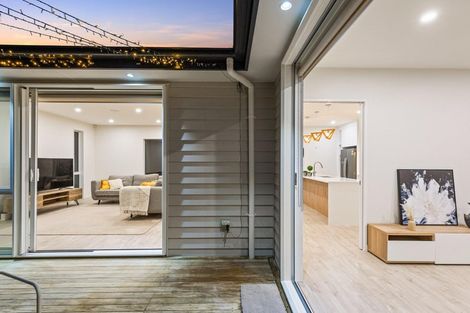 Photo of property in 8 Konoba Avenue, Kumeu, 0810