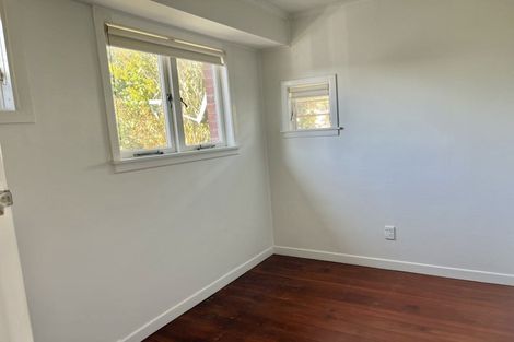 Photo of property in 31 Onewa Road, Northcote, Auckland, 0627