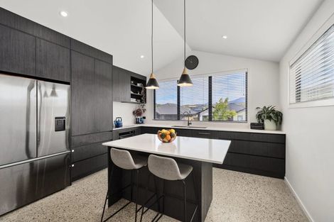 Photo of property in 35 Cheviot Street, Jacks Point, 9371