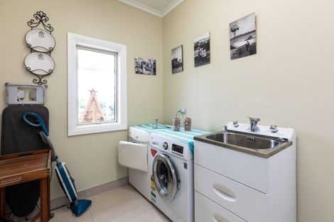 Photo of property in 80 Paynters Avenue, Strandon, New Plymouth, 4312