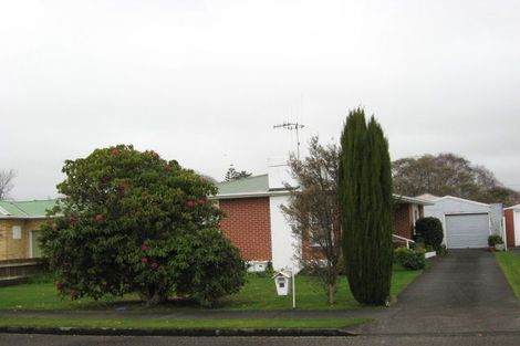 Photo of property in 61 Karaka Crescent, Levin, 5510