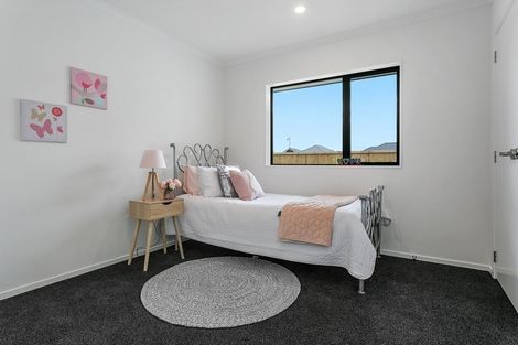 Photo of property in 24 Rose Leigh Drive, Cambridge, 3434