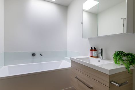 Photo of property in 4/2 Moor Avenue, Te Atatu Peninsula, Auckland, 0610