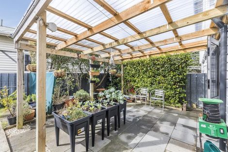 Photo of property in 2/4 Ellesmere Avenue, Miramar, Wellington, 6022