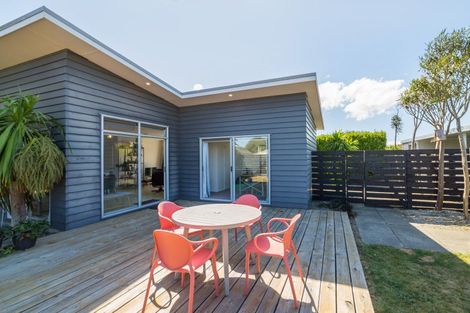 Photo of property in 43 Sackville Street, Martinborough, 5711