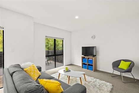 Photo of property in 15 Sun Place, Henderson, Auckland, 0612