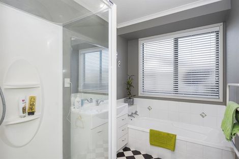 Photo of property in 10 Marshwood Place, Papamoa Beach, Papamoa, 3118