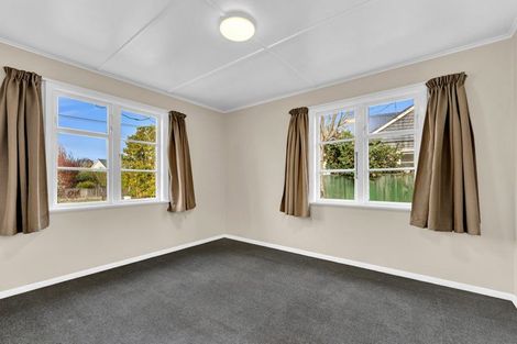 Photo of property in 42 Pitcairn Crescent, Bryndwr, Christchurch, 8053