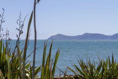 Photo of property in 2/33 Beach Road, Paekakariki, 5034