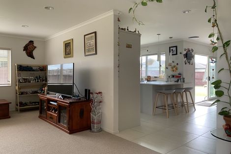 Photo of property in 8 Disley Road, Wattle Downs, Auckland, 2103