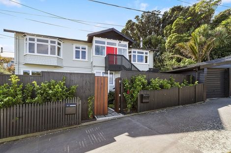 Photo of property in 3 Thames Street, Island Bay, Wellington, 6023