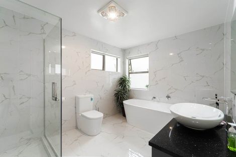 Photo of property in 6a St Catherine Crescent, West Harbour, Auckland, 0618