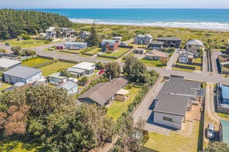 Photo of property in 20 Rua Avenue, Waitarere Beach, Levin, 5510
