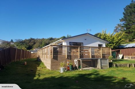 Photo of property in 2/12 Mcmanaway Grove, Stokes Valley, Lower Hutt, 5019