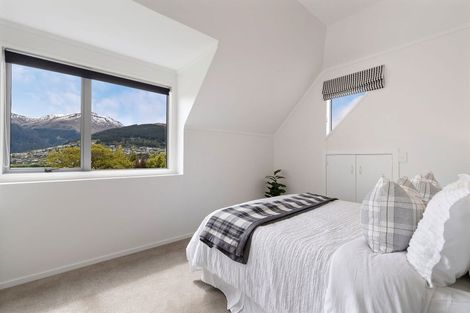 Photo of property in 7 Kelvin Place, Kelvin Heights, Queenstown, 9300
