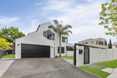 Photo of property in 63 Marina View Drive, West Harbour, Auckland, 0618