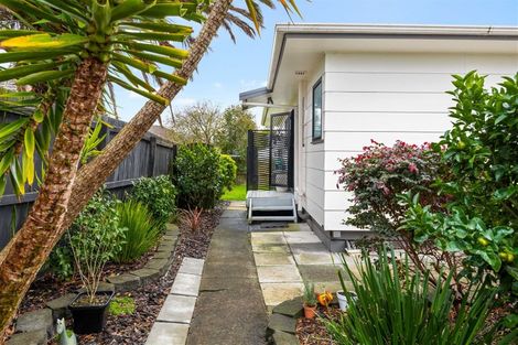 Photo of property in 2/9 Applewood Drive, Henderson, Auckland, 0612