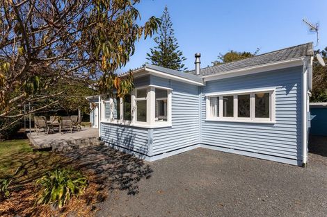 Photo of property in 24 Queens Road, Waikanae Beach, Waikanae, 5036
