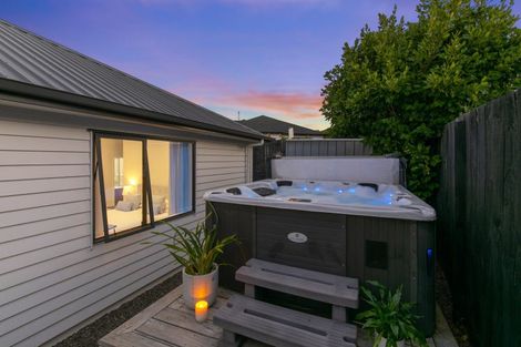Photo of property in 6 Papa Orchard Drive, Kumeu, 0810