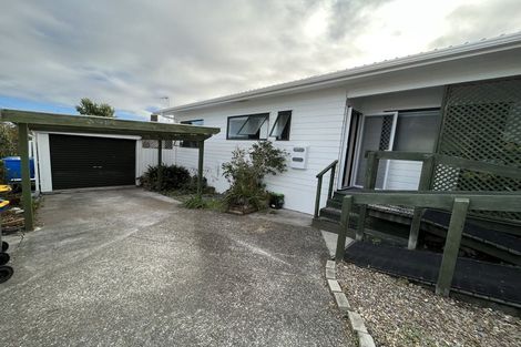 Photo of property in 2/13 Trinidad Road, Sunnynook, Auckland, 0620