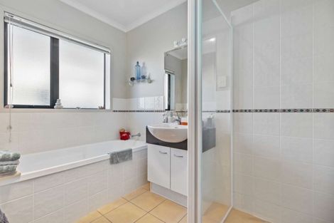Photo of property in 74 Wairere Road, The Gardens, Auckland, 2105
