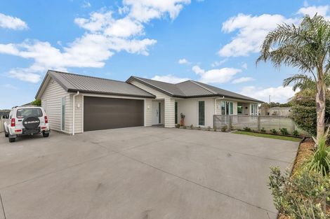 Photo of property in 40 Kowi Lakes Drive, One Tree Point, 0118