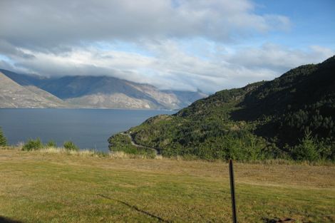 Photo of property in 10 Miller Place, Sunshine Bay, Queenstown, 9300