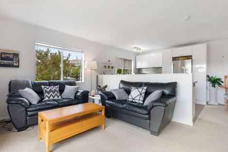 Photo of property in 1/16 Midgley Road, West Harbour, Auckland, 0618
