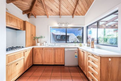 Photo of property in 17 Unsworth Drive, Unsworth Heights, Auckland, 0632