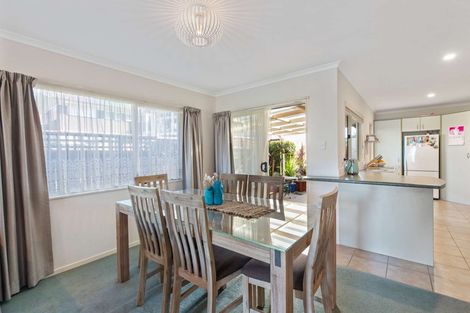 Photo of property in 37 Roys Road, Weymouth, Auckland, 2103