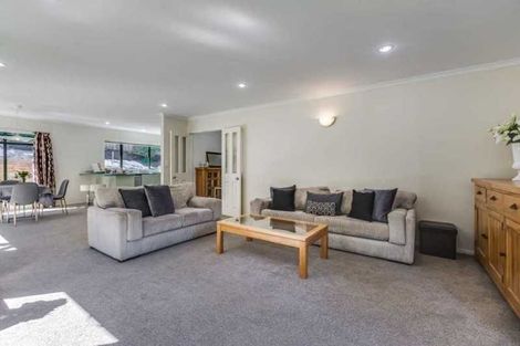 Photo of property in 4/177 Carlisle Road, Northcross, Auckland, 0632