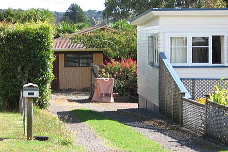 Photo of property in 3 Bishop Street, Green Bay, Auckland, 0604