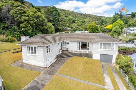 Photo of property in 72 Glen Road, Stokes Valley, Lower Hutt, 5019
