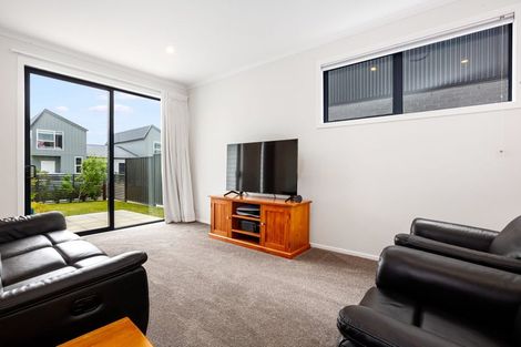 Photo of property in 21 Koreke Close, Kenepuru, Porirua, 5022
