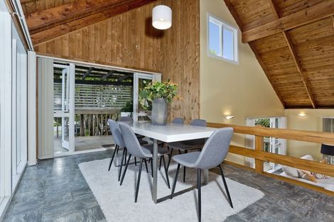 Photo of property in 8 Eucalyptus Place, Beach Haven, Auckland, 0626