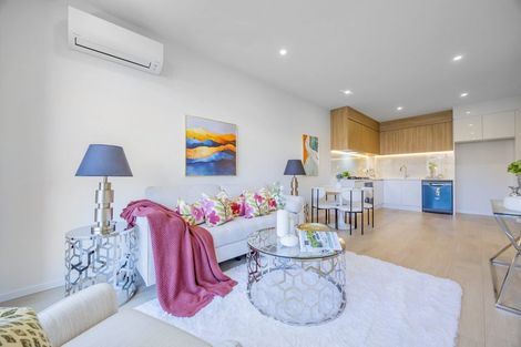 Photo of property in 17a John Jennings Drive, Oteha, Auckland, 0632