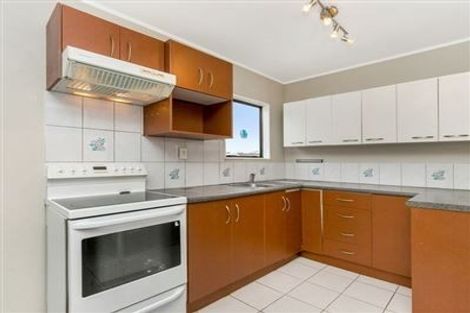 Photo of property in 2/9 Maplesden Drive, Clendon Park, Auckland, 2103